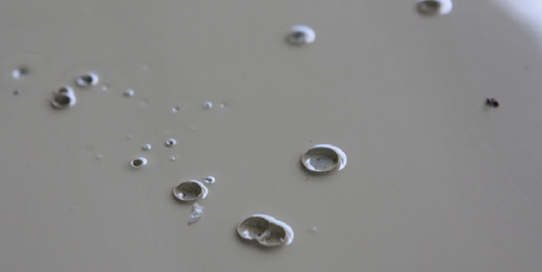 bề mặt epoxy bị bọt khí